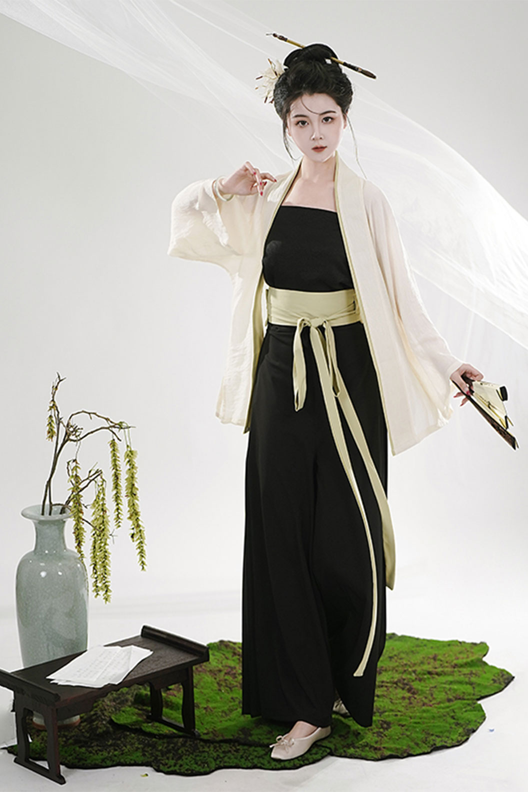 Modern Hanfu  Black with Three-pleated Skirt for Chinese style - mingdai 茗黛 Stupa Stones