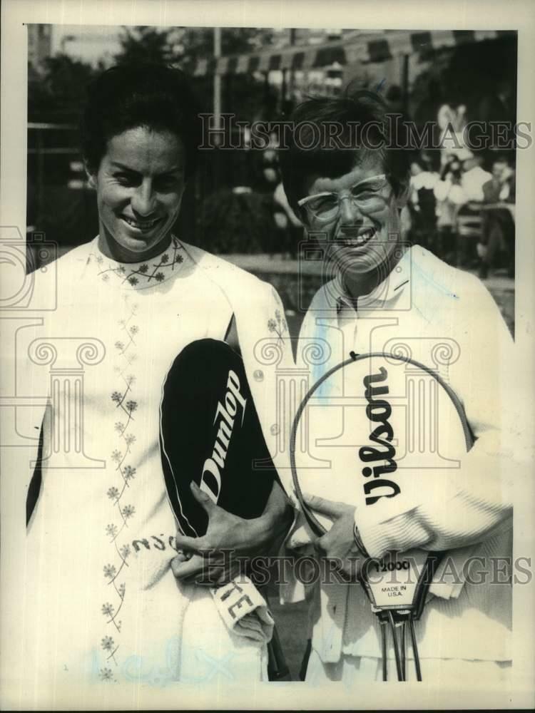 Press Photo Poster painting Pro Tennis Stars Mrs. Billie Jean King & Virginia Wade, New York