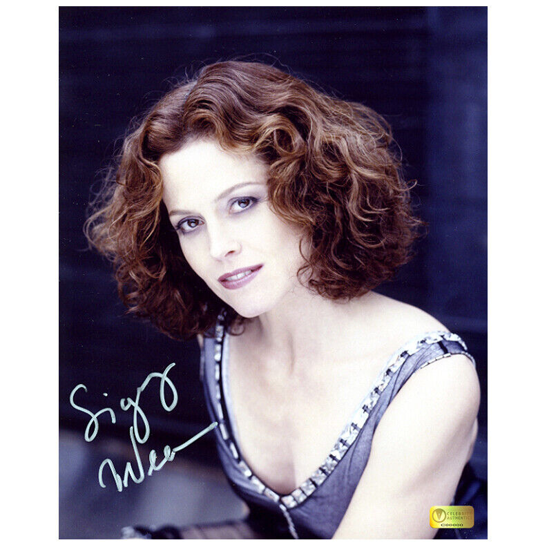 Sigourney Weaver Autographed Portrait 8x10 Photo Poster painting