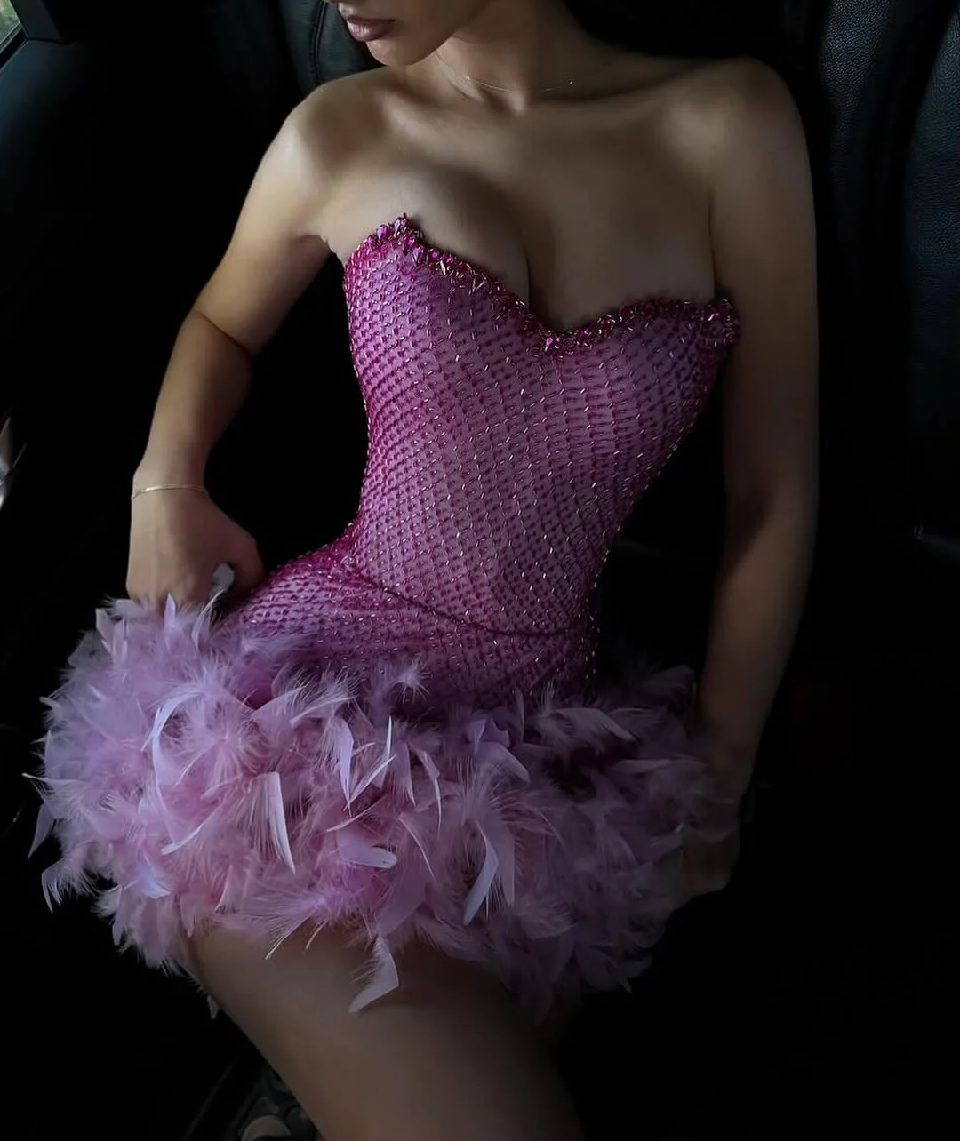 Daisda Sleeveless Strapless V-Neck Beads Homecoming Dress With Feather