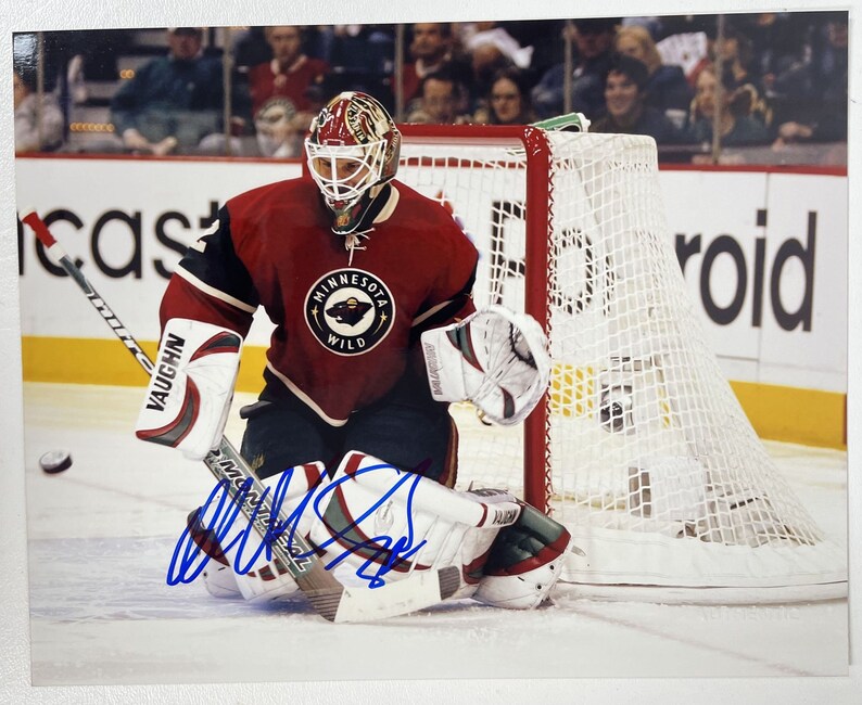 Nicklas Backstrom Signed Autographed Glossy 8x10 Photo Poster painting Minnesota Wild - COA Matching Holograms