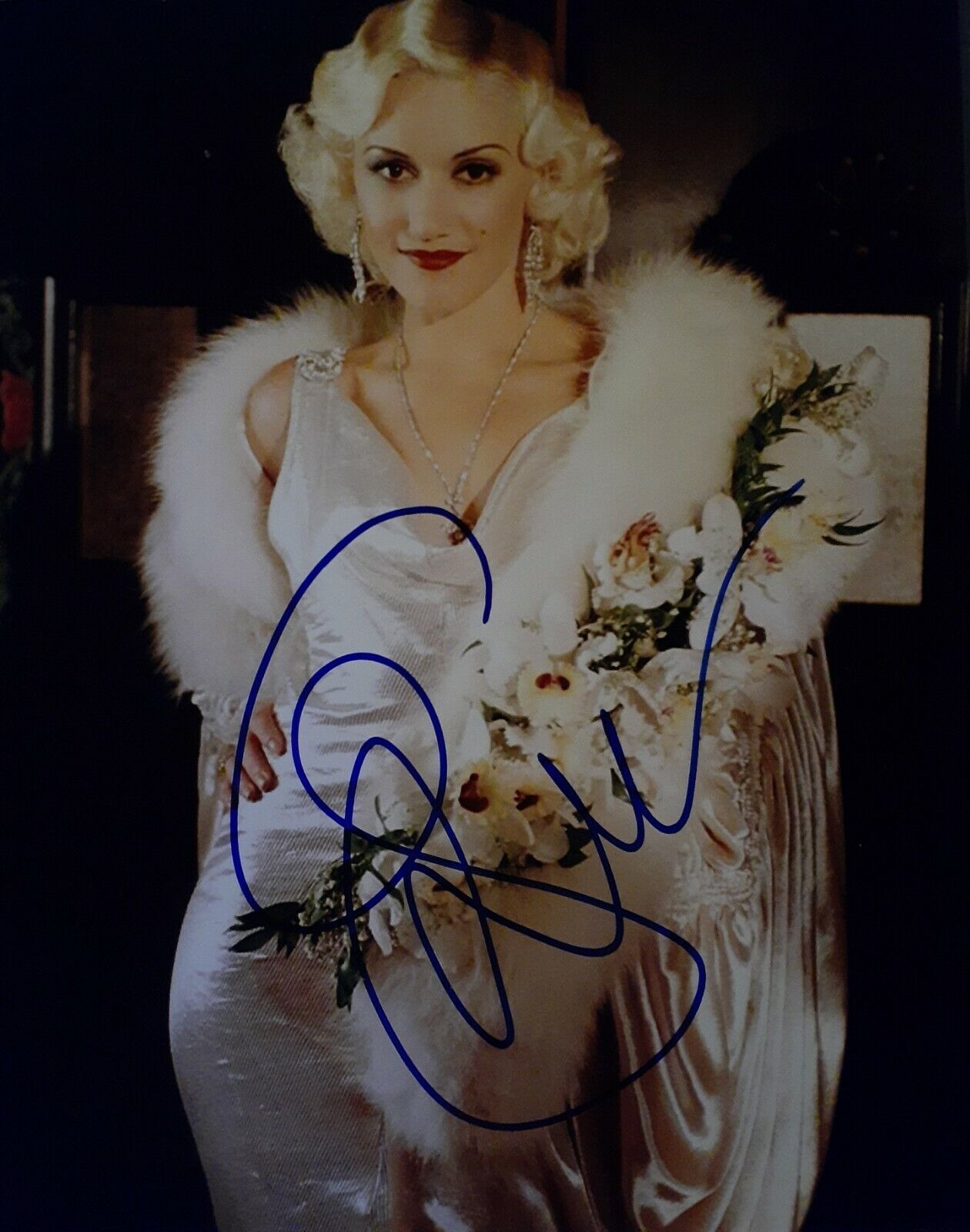 Gwen Stefani signed 8x10 COA BECKETT