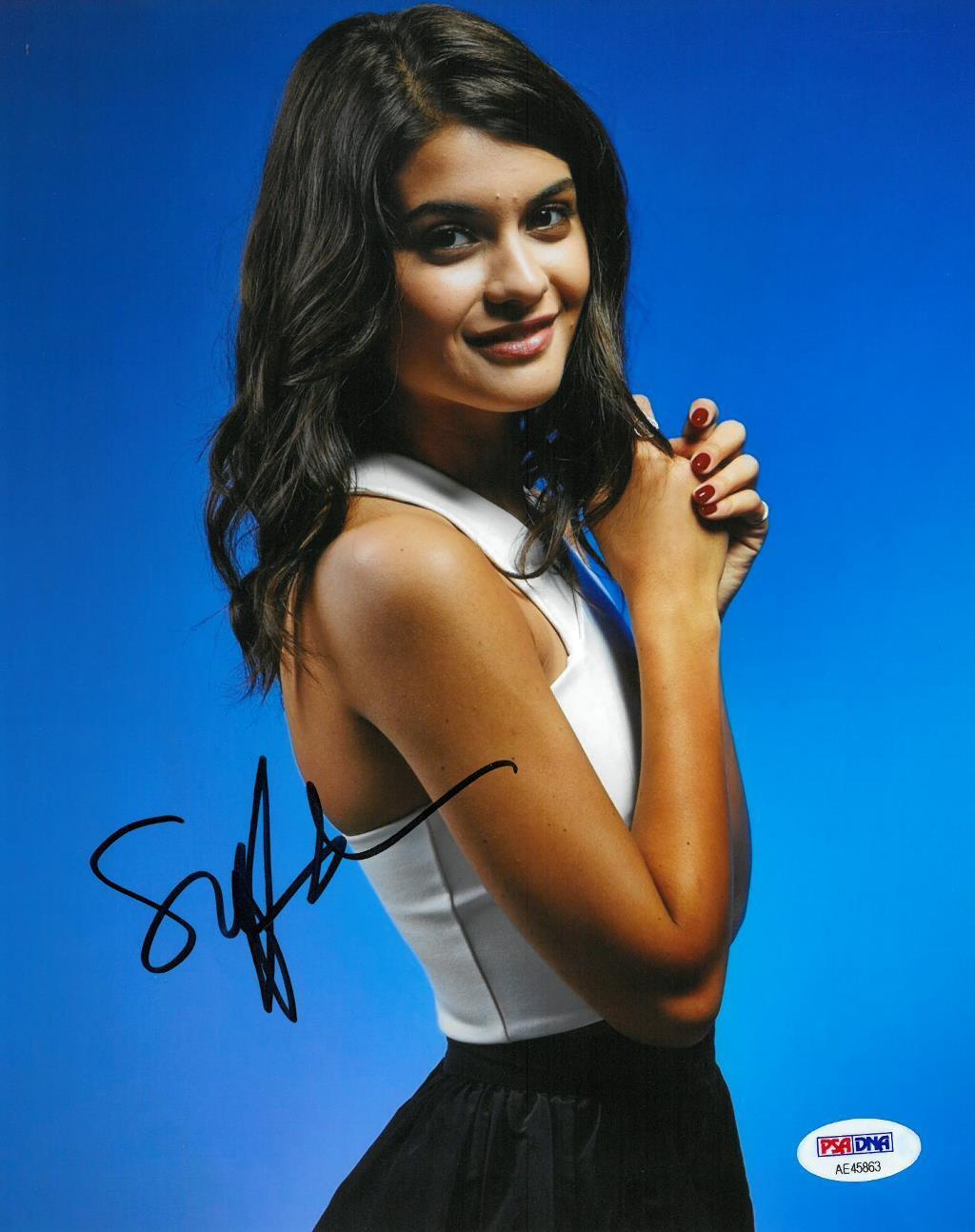 Sofia Black-D'Elia Signed Authentic Autographed 8x10 Photo Poster painting PSA/DNA #AE45863