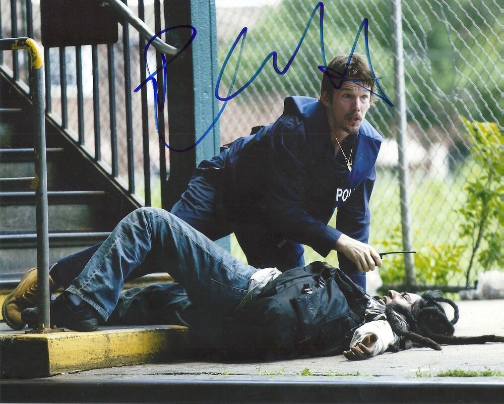 ETHAN HAWKE 'BROOKLYN'S FINEST' SAL SIGNED 8X10 PICTURE *COA 2