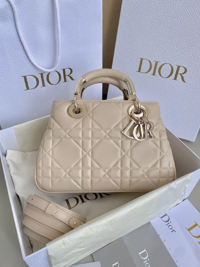 Dior_lady輕柔粉小號_25cm_-