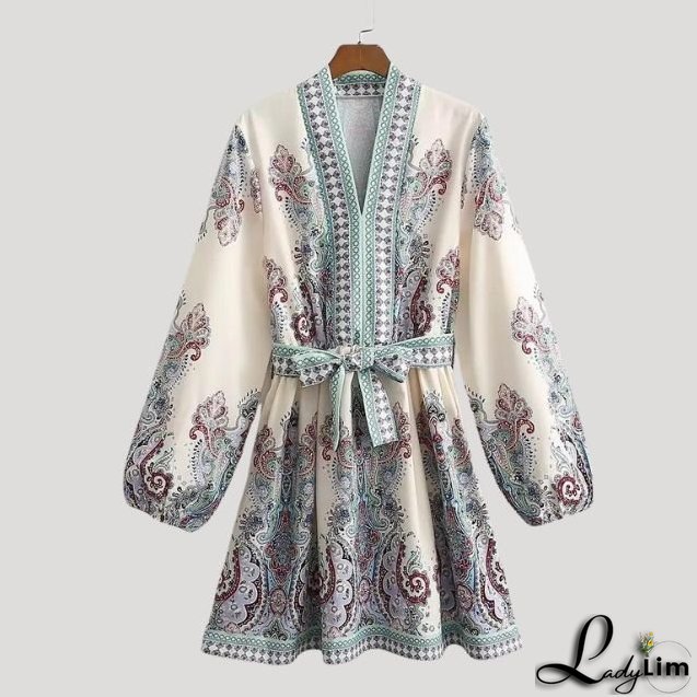 Vintage-inspired and light Dress