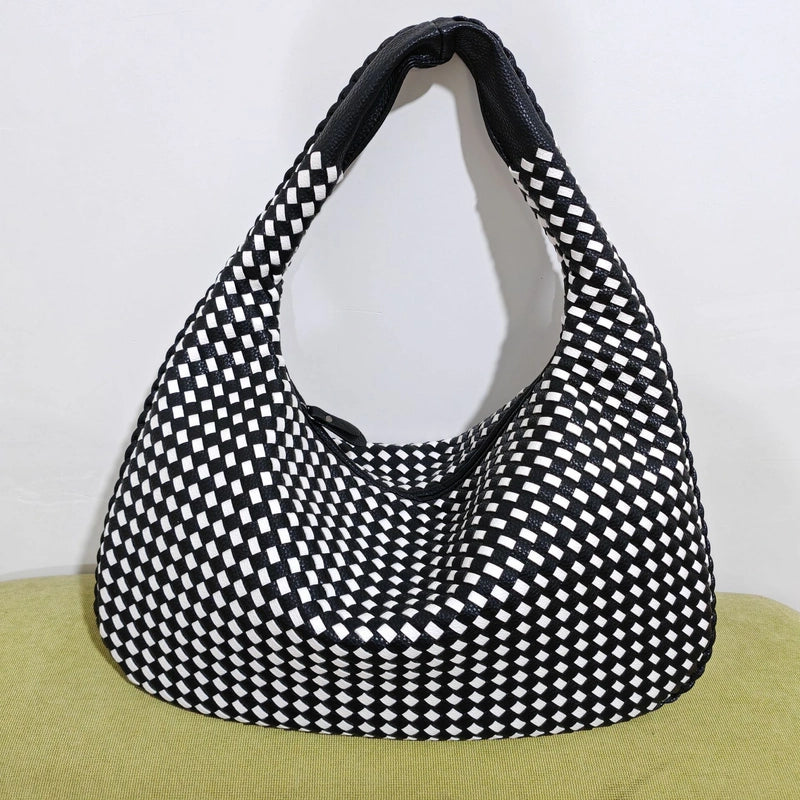 Women’s Medium Pu Leather Solid Color Streetwear Weave Dumpling Shape Zipper Handbag