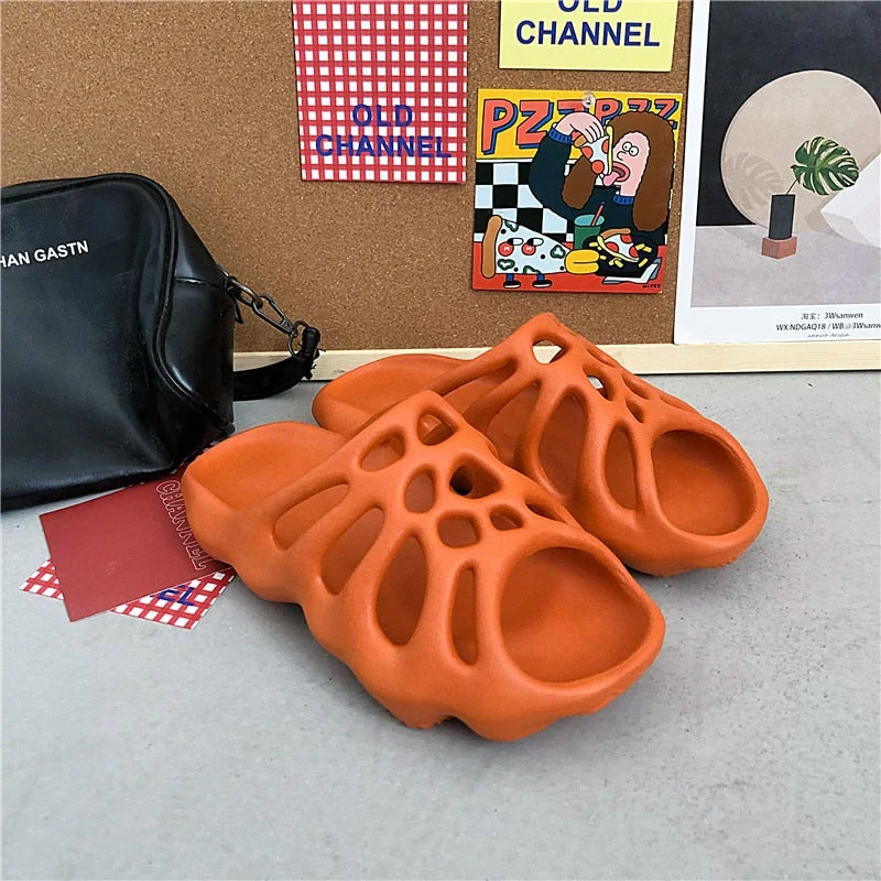 Hollow Thick-Soled Slippers Women 2021 Summer Men Fashion Beach Slippers Soft EVA Indoor Non-Slip Slippers Open-Toed Flip-Flops