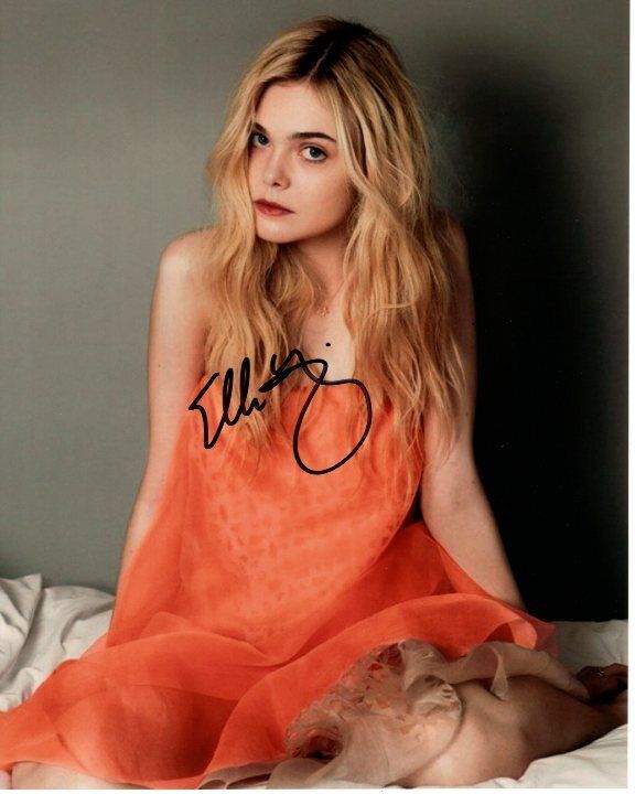 ELLE FANNING signed autographed 8x10 Photo Poster painting