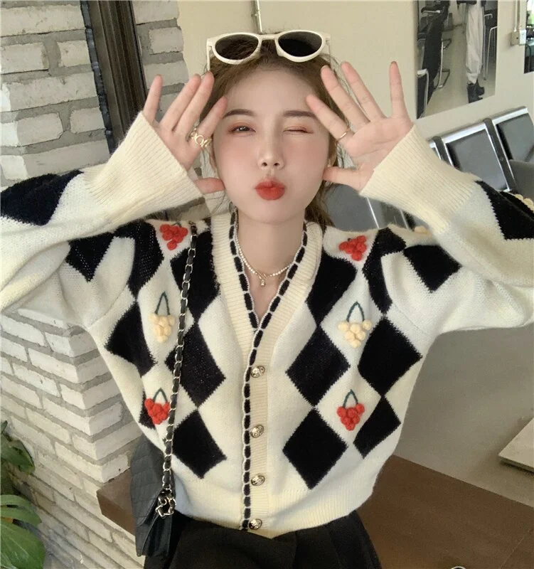 Loose V-neck Diamond-shaped Printed Sweater Cardigan PE183