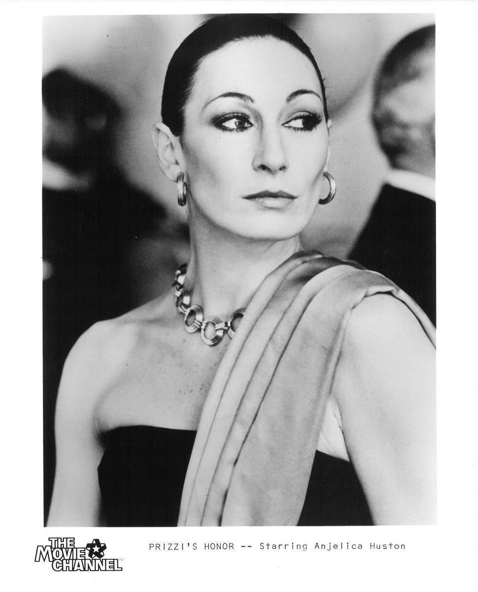 Anjelica Huston 'Prizzi's Honor' Unsigned Glossy 8x10 Photo Poster painting US#264