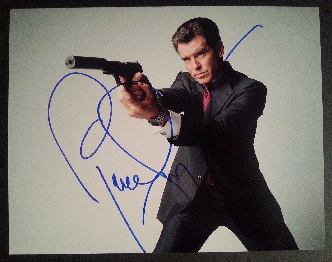 PIERCE BROSNAN Authentic Hand-Signed JAMES BOND 007