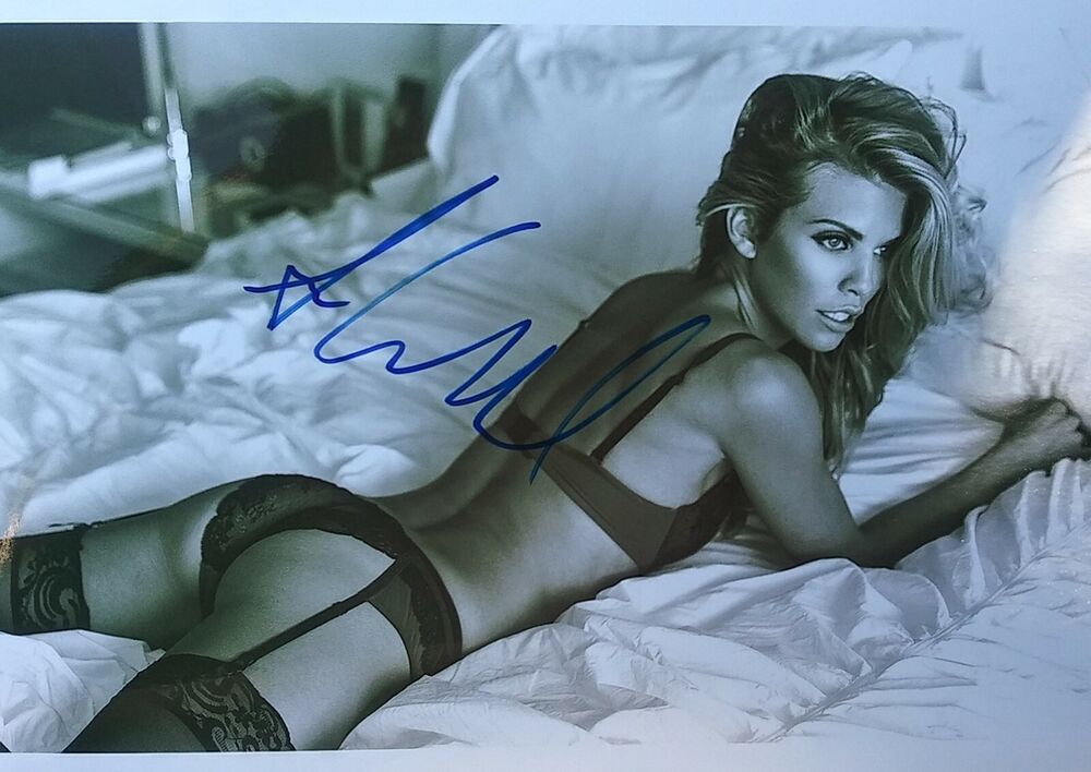 AnnaLynne McCord signed 8 x 10