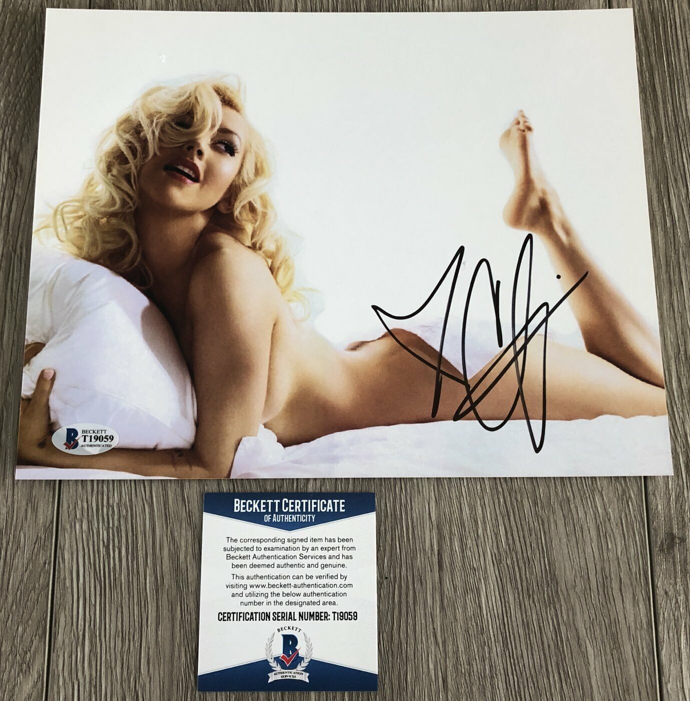 SEXY CHRISTINA AGUILERA SIGNED AUTOGRAPH 8x10 Photo Poster painting F w/PROOF & BECKETT BAS COA