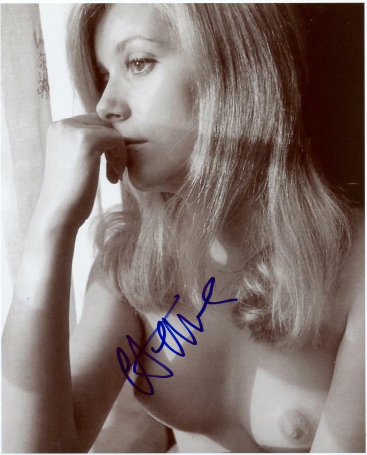 CATHERINE DENEUVE Signed Photo Poster paintinggraph - Film Actress / Model - Preprint