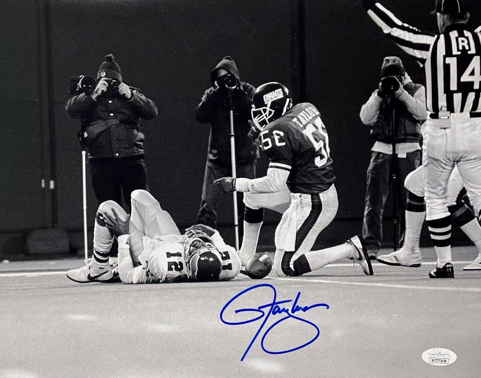 LAWRENCE TAYLOR Autograph Hand SIGNED 11x14 New York GIANTS SACK Photo Poster painting JSA CERT