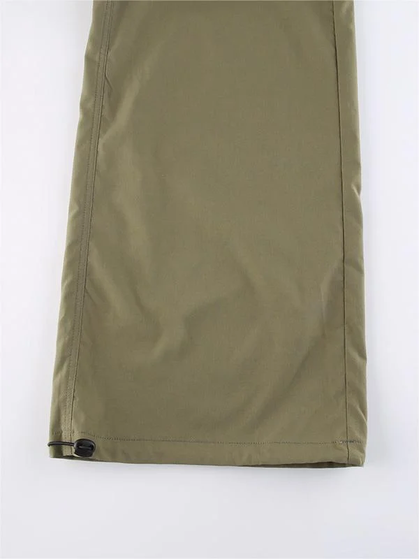 Brownm cargo trousers with straight legs and pockets