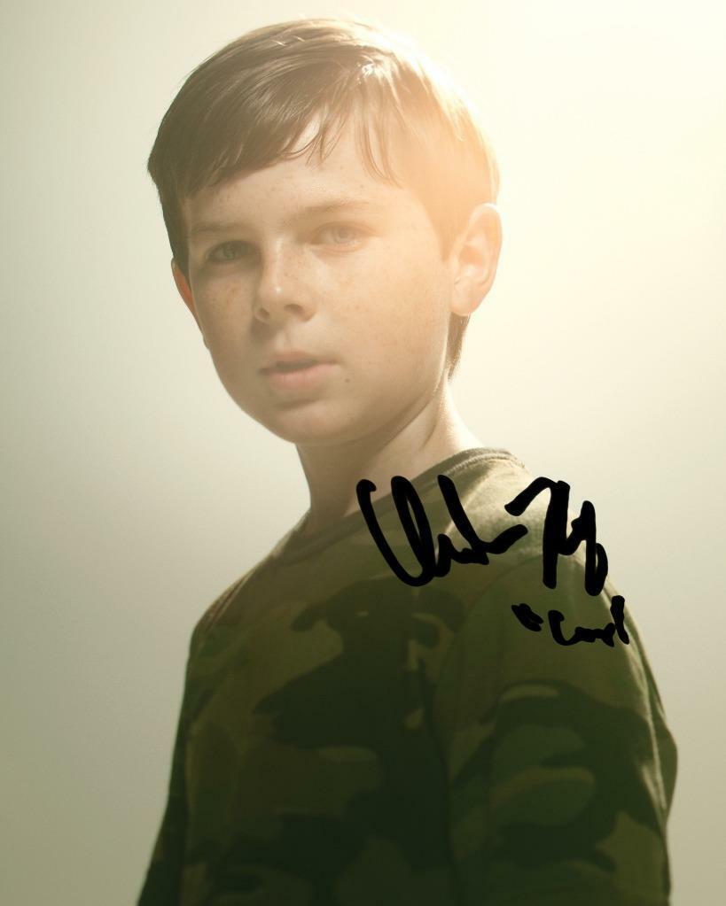 CHANDLER RIGGS The Walking Dead SIGNED AUTOGRAPHED 10 X 8