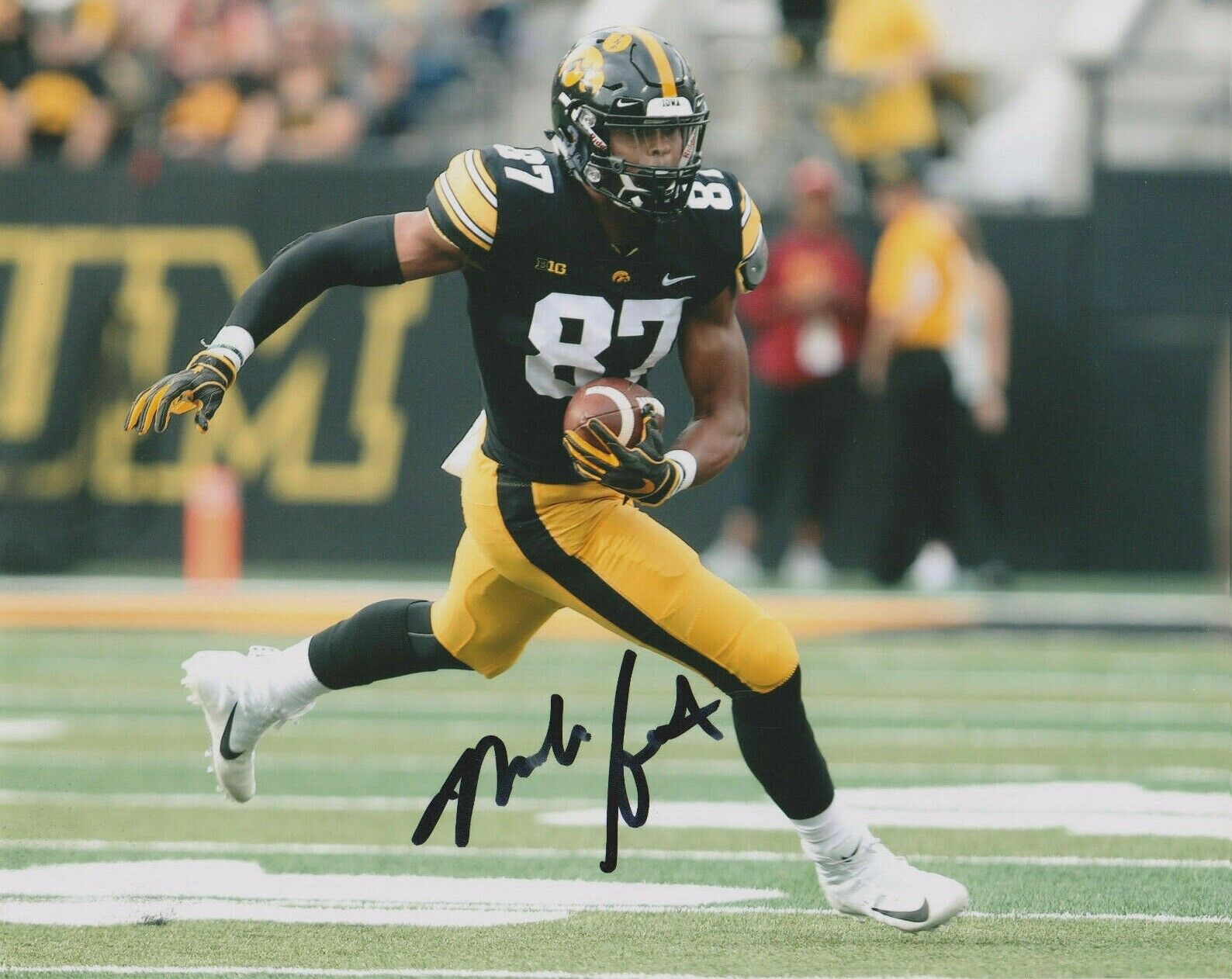 Noah Fant Autographed Signed 8x10 Photo Poster painting ( Broncos ) REPRINT