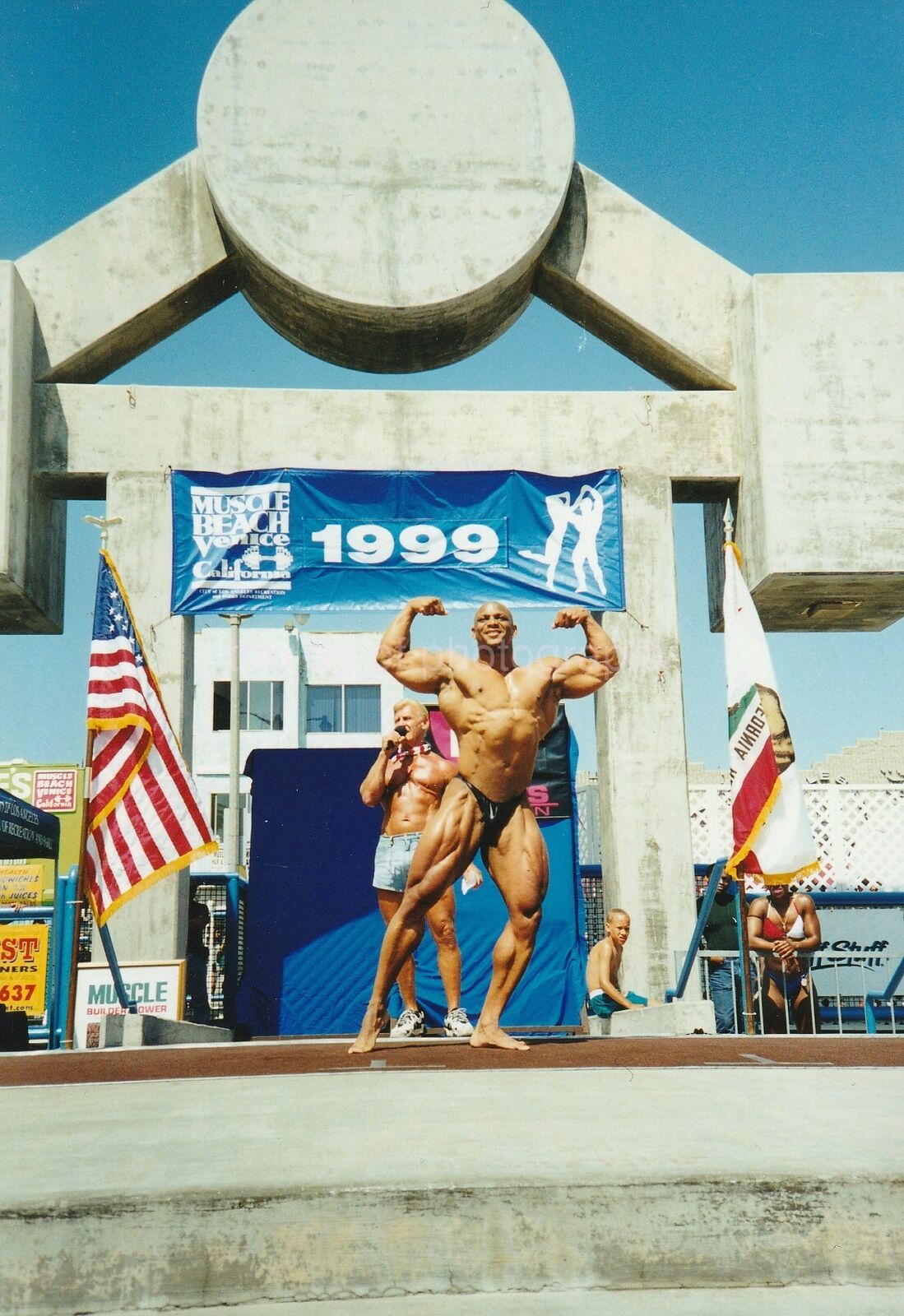 Bodybuilder FOUND Photo Poster painting Muscle ManOriginal VENICE BEACH 92 8 O