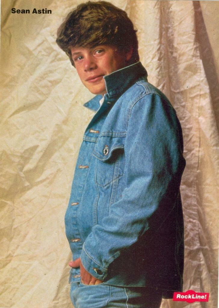 Sean Astin 8x10 Picture Simply Stunning Photo Poster painting Gorgeous Celebrity #6