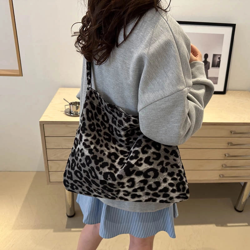 One-Shoulder Canvas Bag Female College Student 2024 Autumn Japanese And Korean Fashion Messenger Bag Large Capacity Western Style Niche Bag