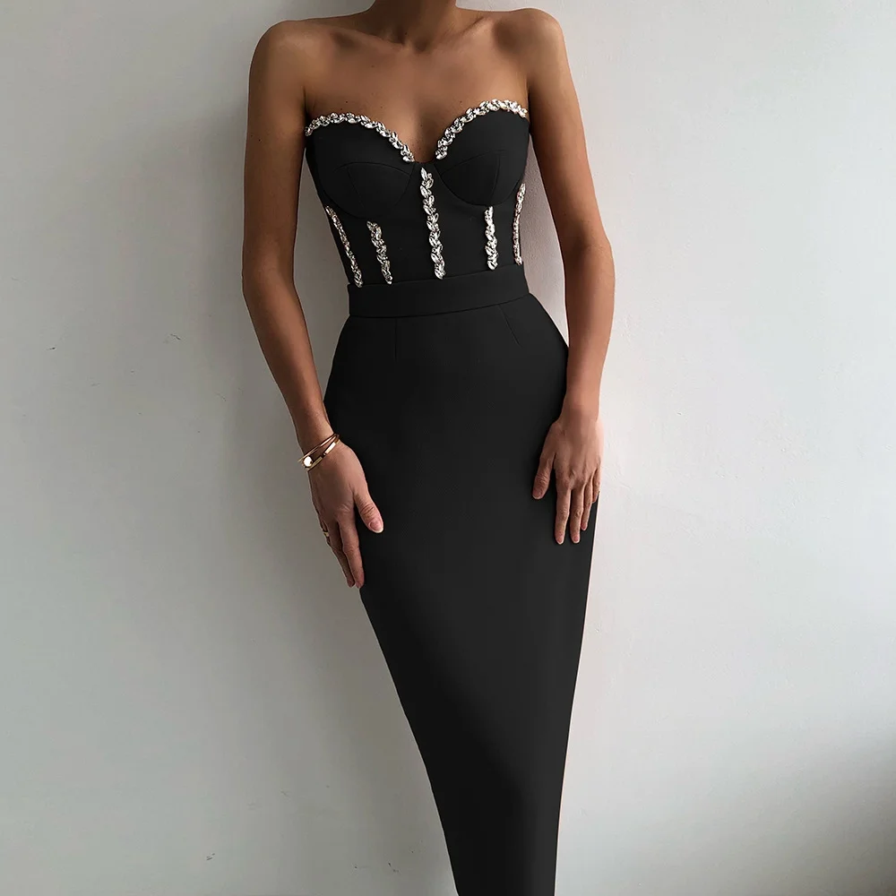 Elegante abito midi senza spalline con diamanti