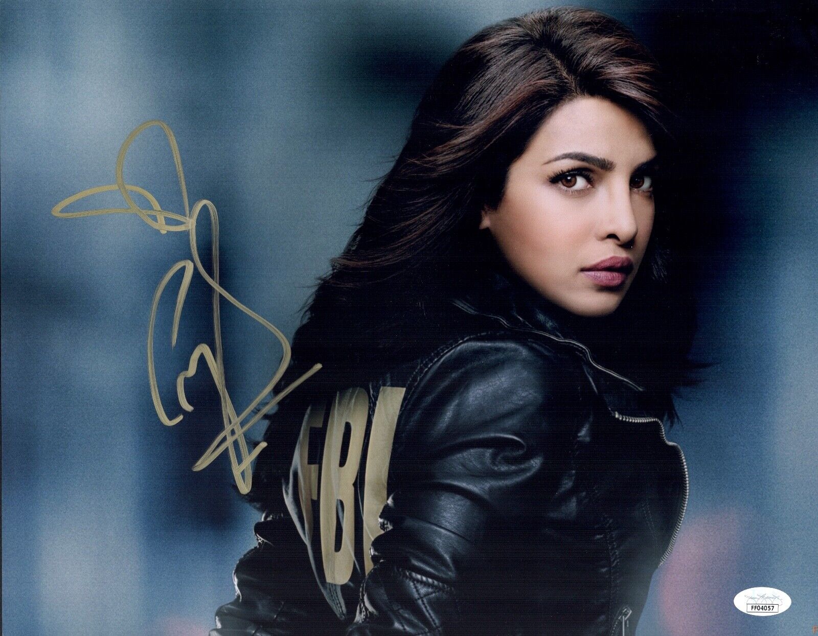 PRIYANKA CHOPRA Signed SEXY 11x14 Photo Poster painting IN PERSON Autograph JSA COA