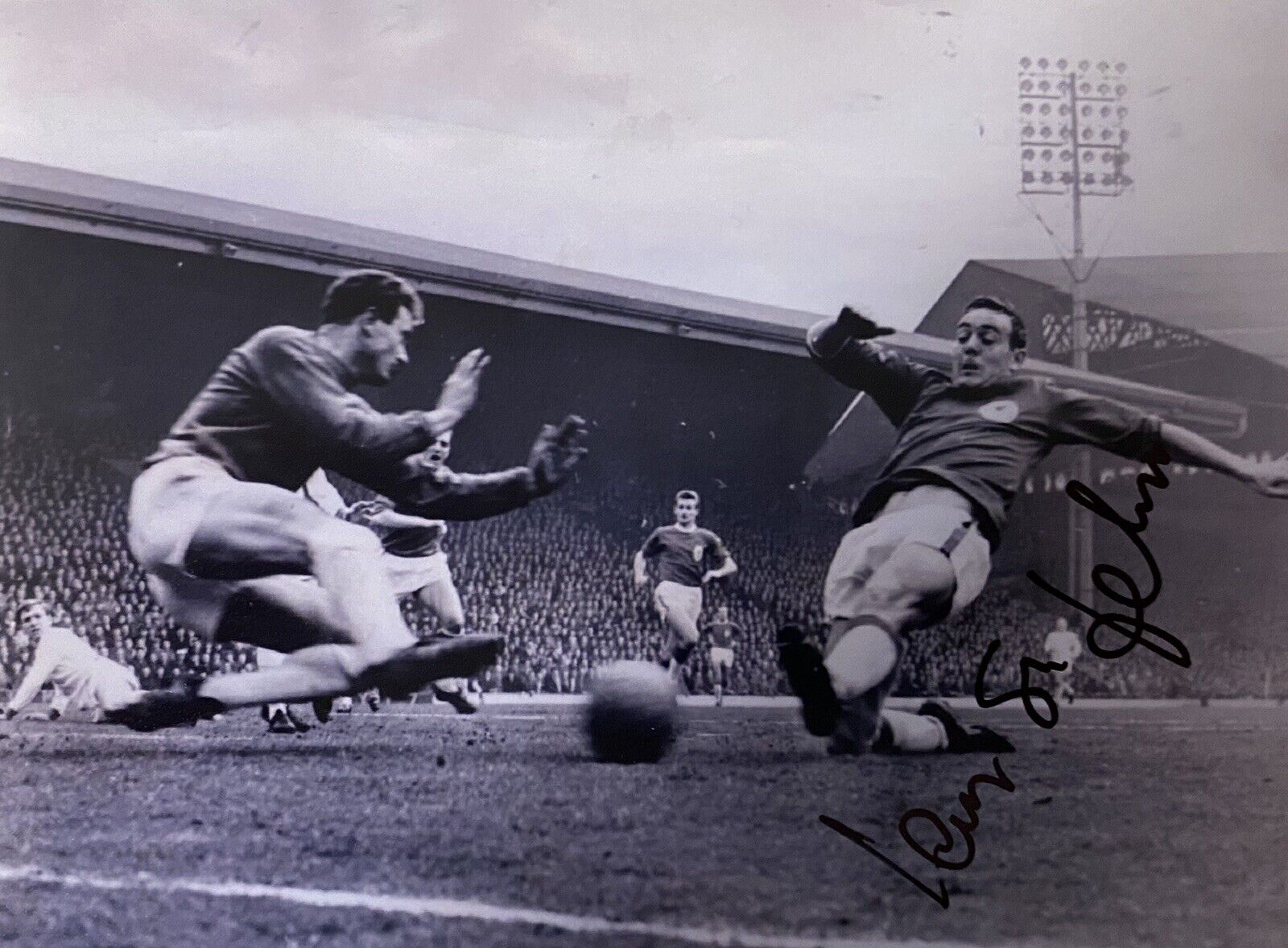 Ian St John Genuine Hand Signed Liverpool 6X4 Photo Poster painting 4