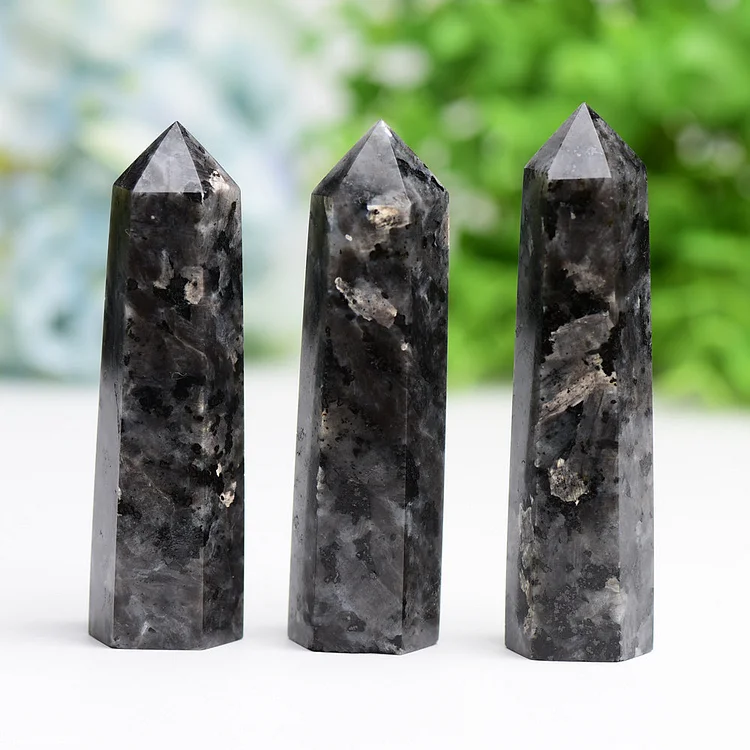 0.5-1kg Larvikite Towers Points