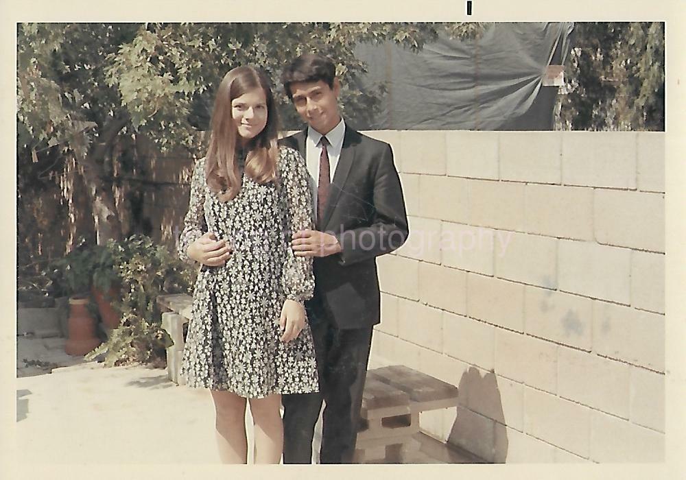 FOUND Photo Poster paintingGRAPH Color YOUNG COUPLE 1960's Original Portrait GIRL BOY 112 24 V