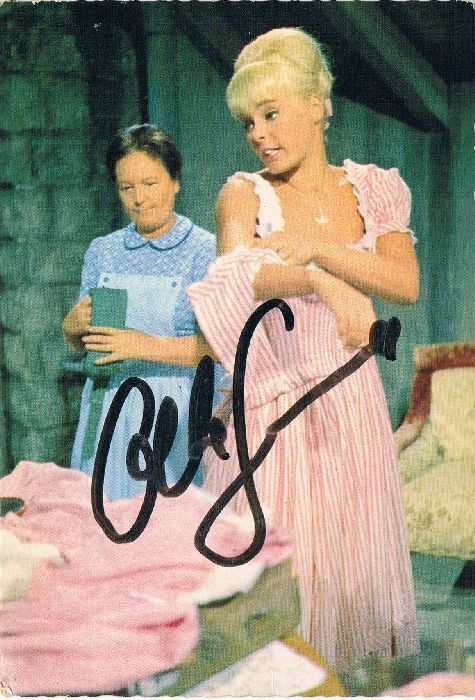 Elke Sommer genuine autograph signed 4x6