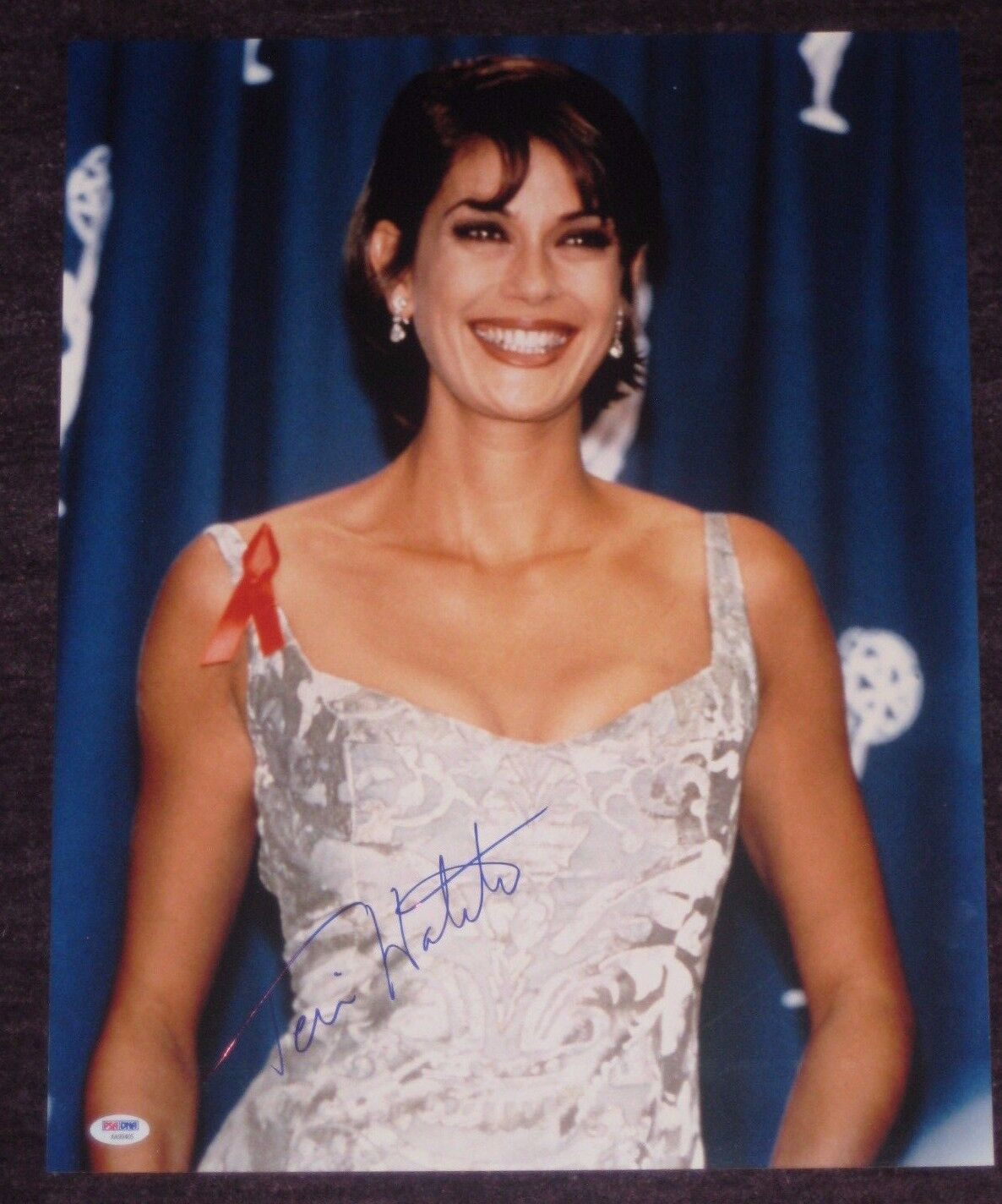 TERI HATCHER Signed EMMYS 16 x 20 Photo Poster painting with PSA COA