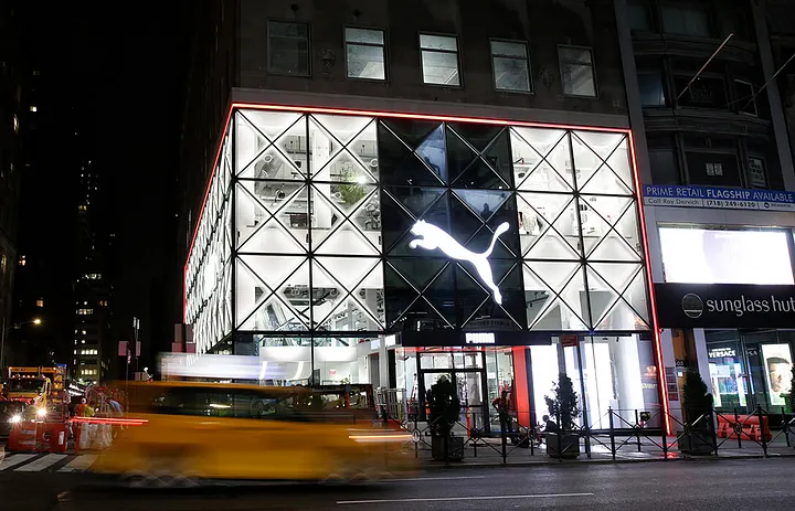 A PUMA zászlóshajó üzlete New Yorkban: acél és üveg design - seele