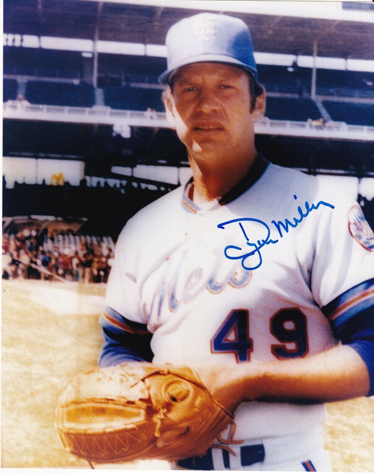 DYAR MILLER NEW YORK METS ACTION SIGNED 8x10