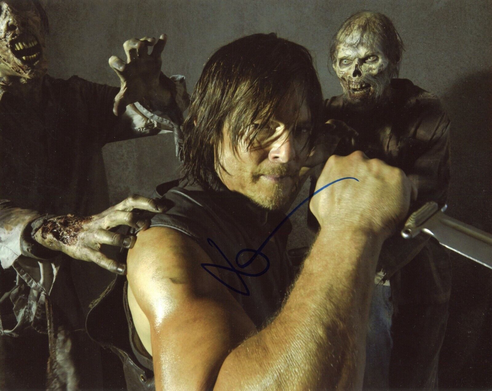 ~~ NORMAN REEDUS Authentic Hand-Signed THE WALKING DEAD