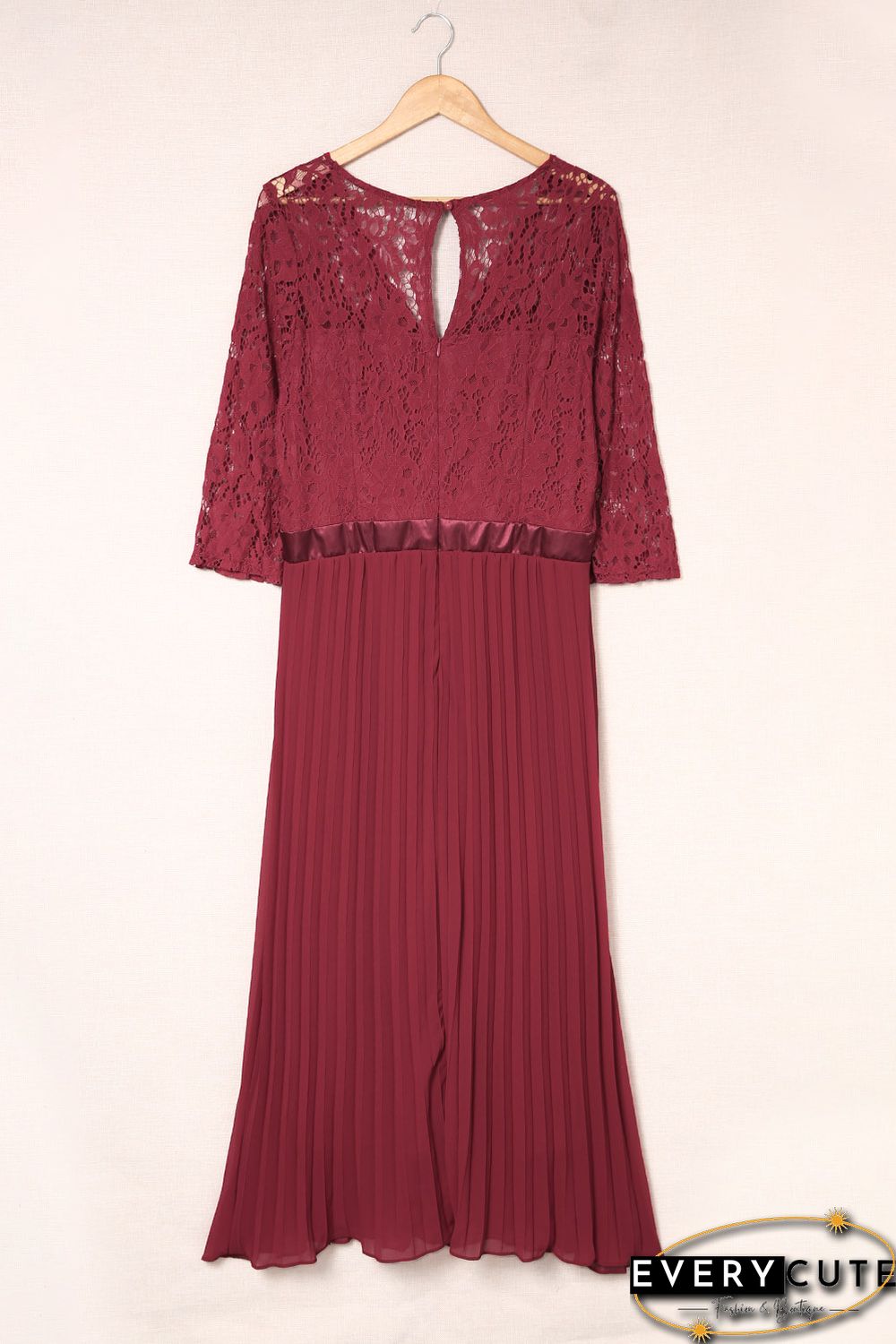 Red Lace Scalloped V Neck 3/4 Sleeves Pleated Tulle Plus Maxi Dress