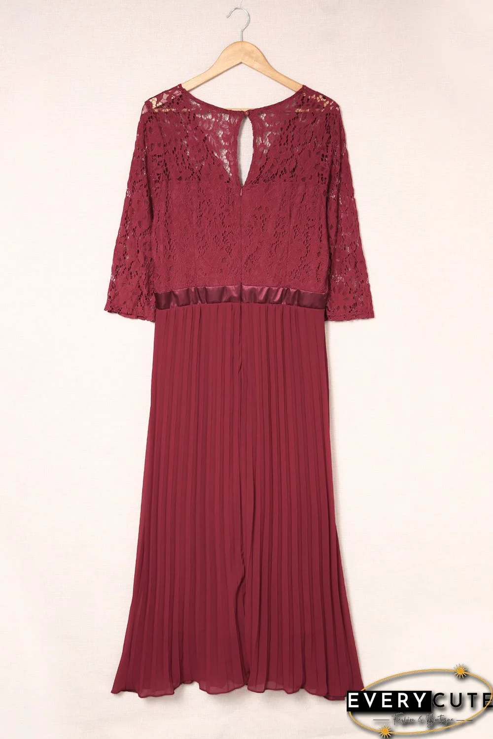 Red Lace Scalloped V Neck 3/4 Sleeves Pleated Tulle Plus Maxi Dress