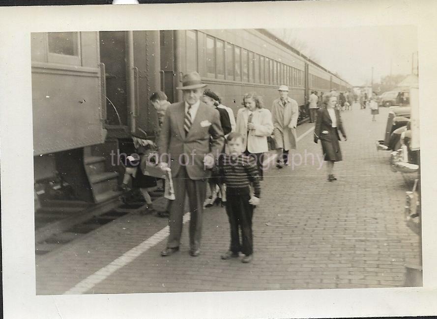 TRAIN TO NEW YORK Vintage FOUND Photo Poster painting bw NEW JERSEY SHURE STATION JD 19 45 I