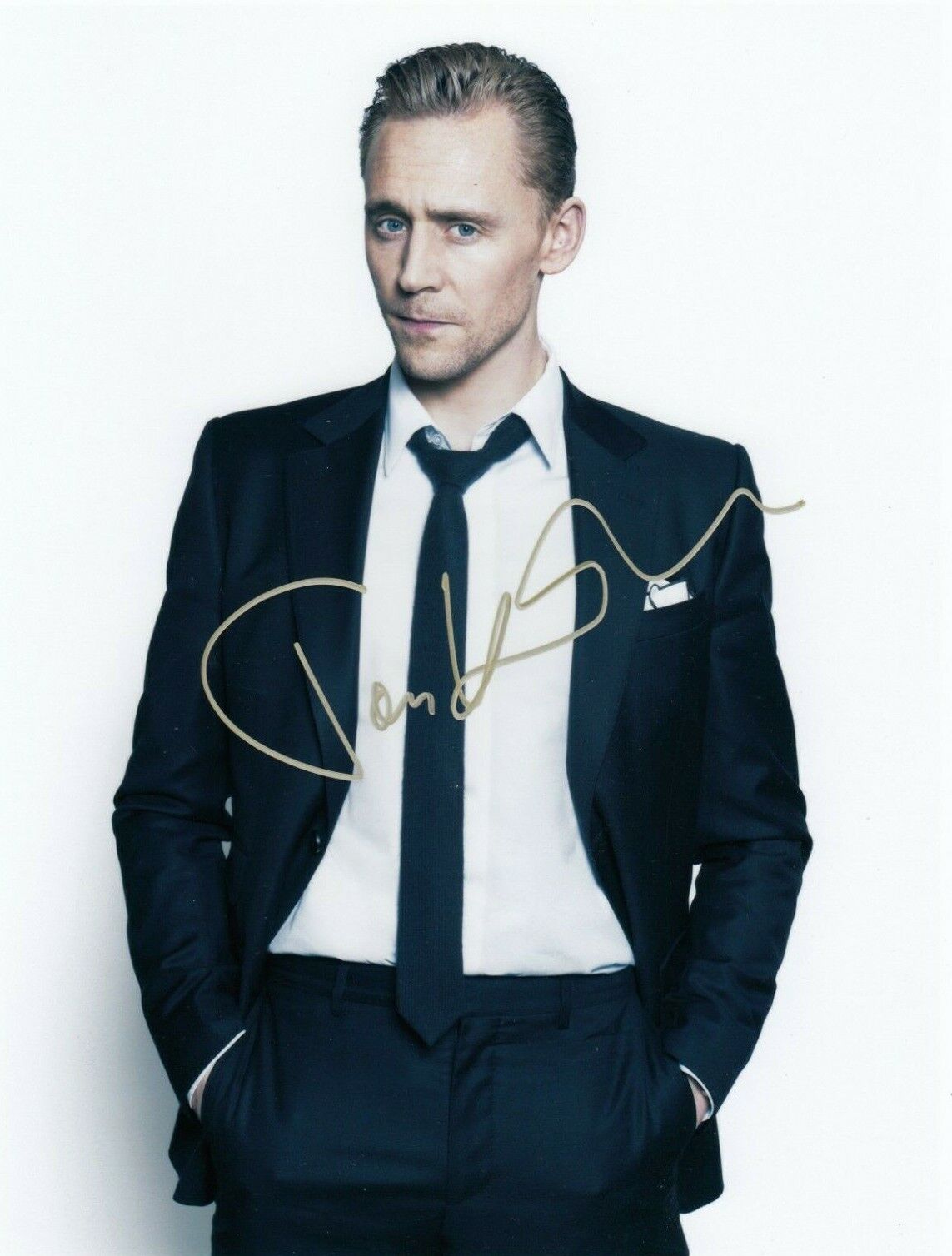 Tom Hiddleston Signed Auto 8 x 10 Photo Poster paintinggraph