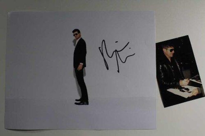 Robin Thicke Autographed Color Glossy 11x14 Photo Poster painting w/ Proof Photo Poster painting