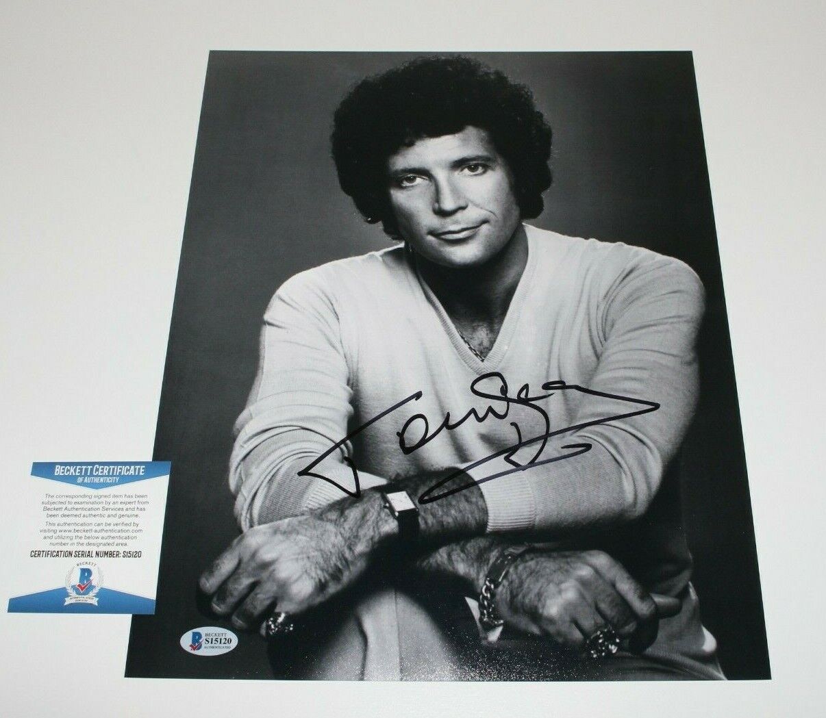 BRITISH POP ROCK SINGER SIR TOM JONES HAND SIGNED 11x14 Photo Poster painting W/ BECKETT COA A