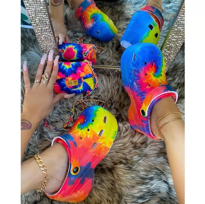 INS Hot Popular Serpentine Small Hole Women Sandals Cute Slippers Platform Thick Bottom Back Strap Summer Ladies Casual Shoes