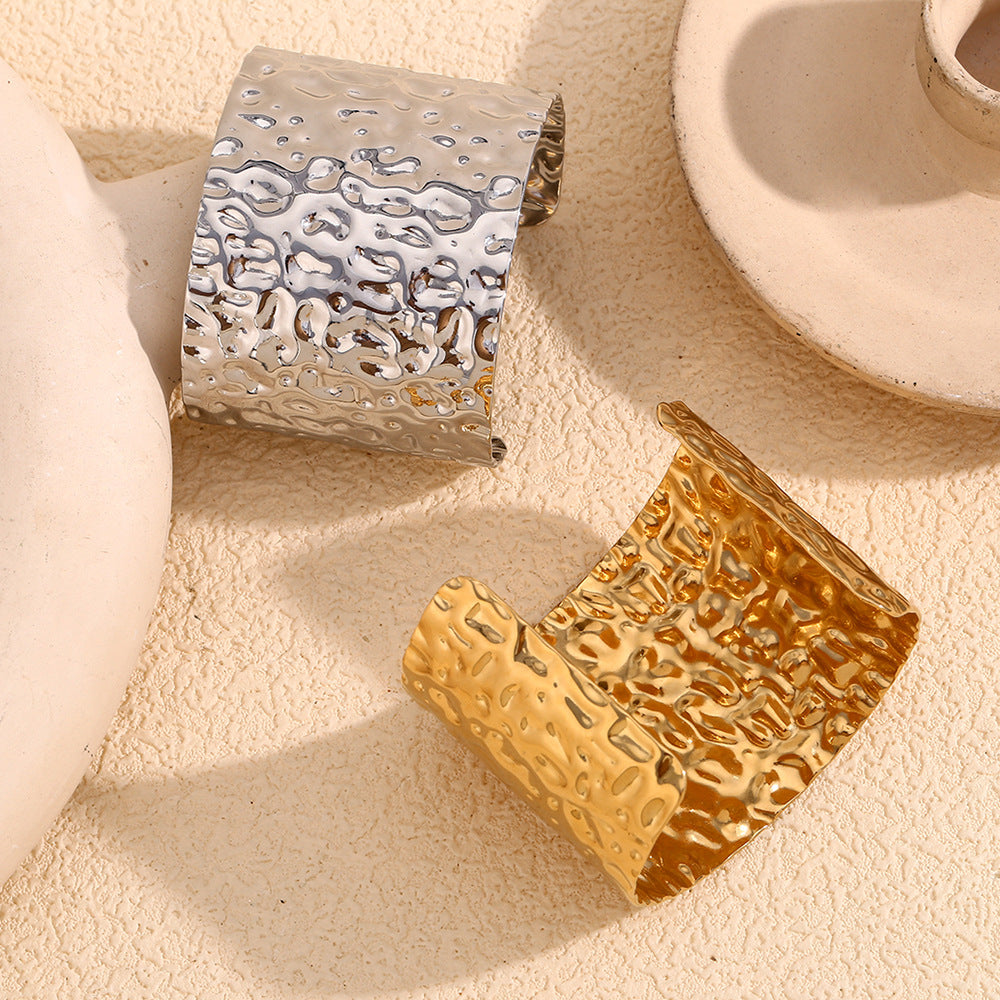 Small And Versatile Cold Hand Jewelry Stainless Steel Plated 18K Gold Large Wide Irregular Hammer Pattern Bracelet For Women