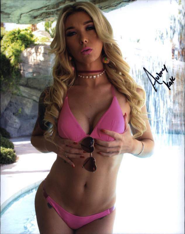 Aubrey Kate signed TS model 8x10 Photo Poster painting -PROOF- -CERTIFICATE- (A0079)