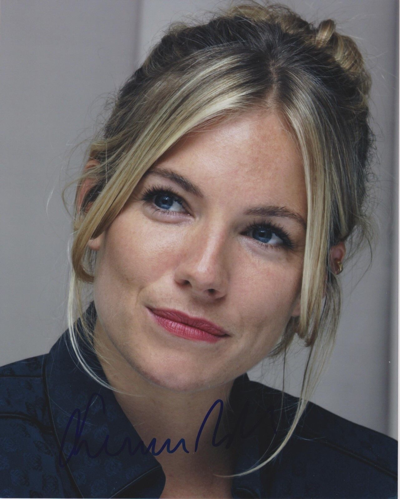 Sienna Miller Autographed 8x10 Photo Poster painting with CoA and Signing Details