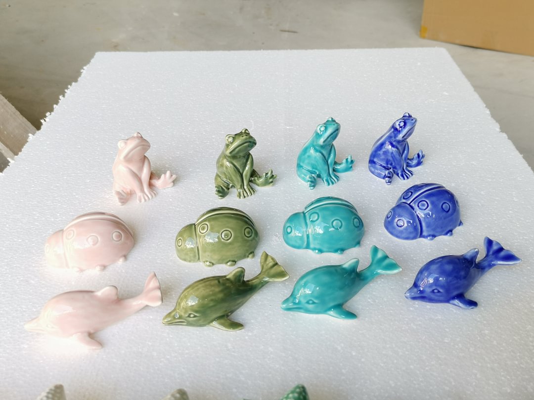 2-frog-porcelain-toilet-bolt-covers