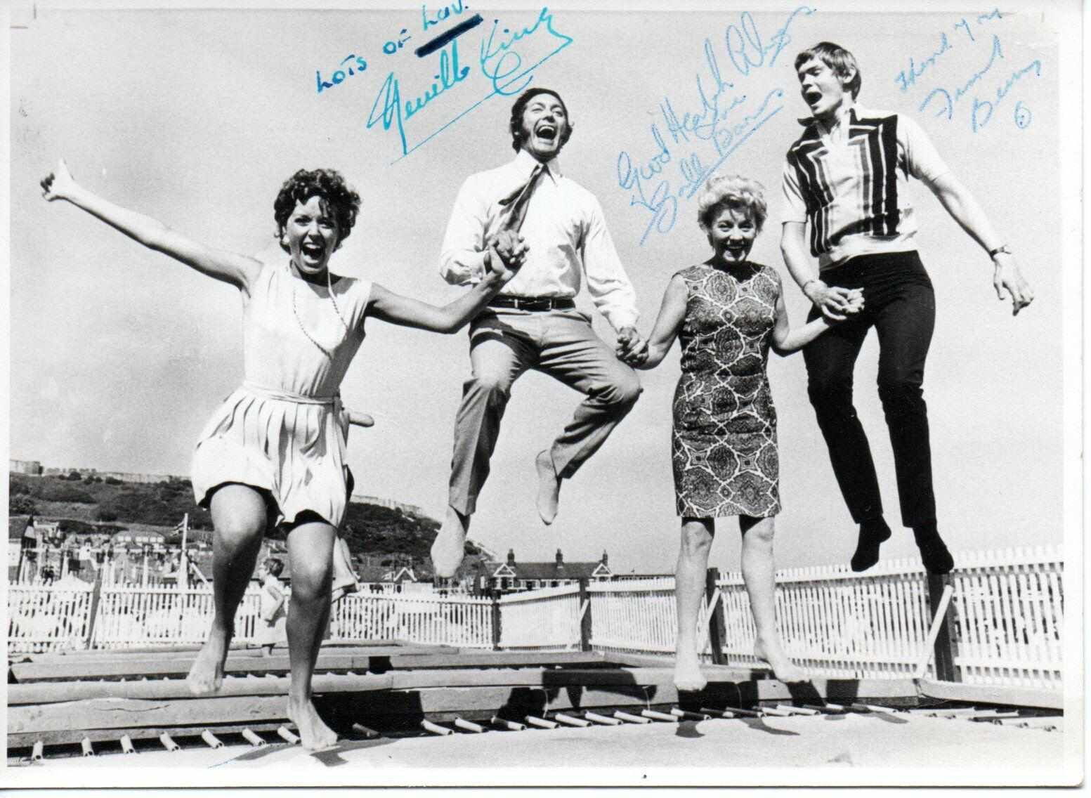 NEVILLE KING, SALLY BARNES & FRANK BERRY RARE HAND SIGNED Photo Poster painting 8X6 TV / STAGE