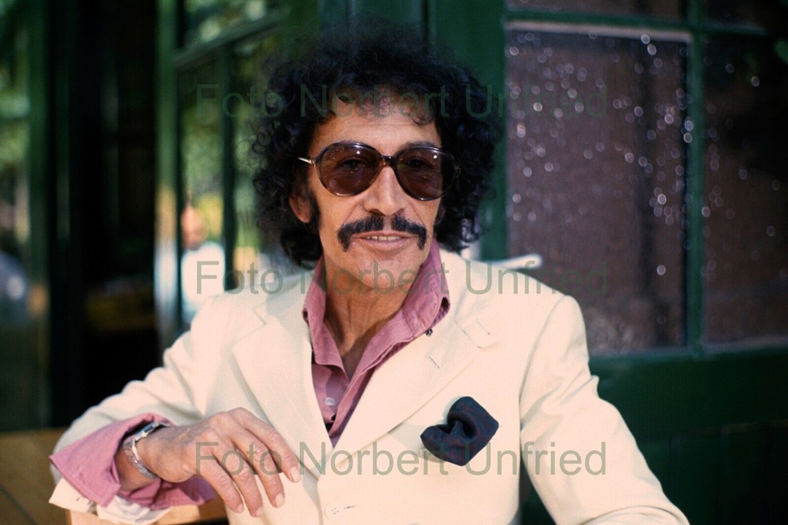 Peter Wyngarde 10 X 15 CM Photo Poster painting Without Autograph (Star-1