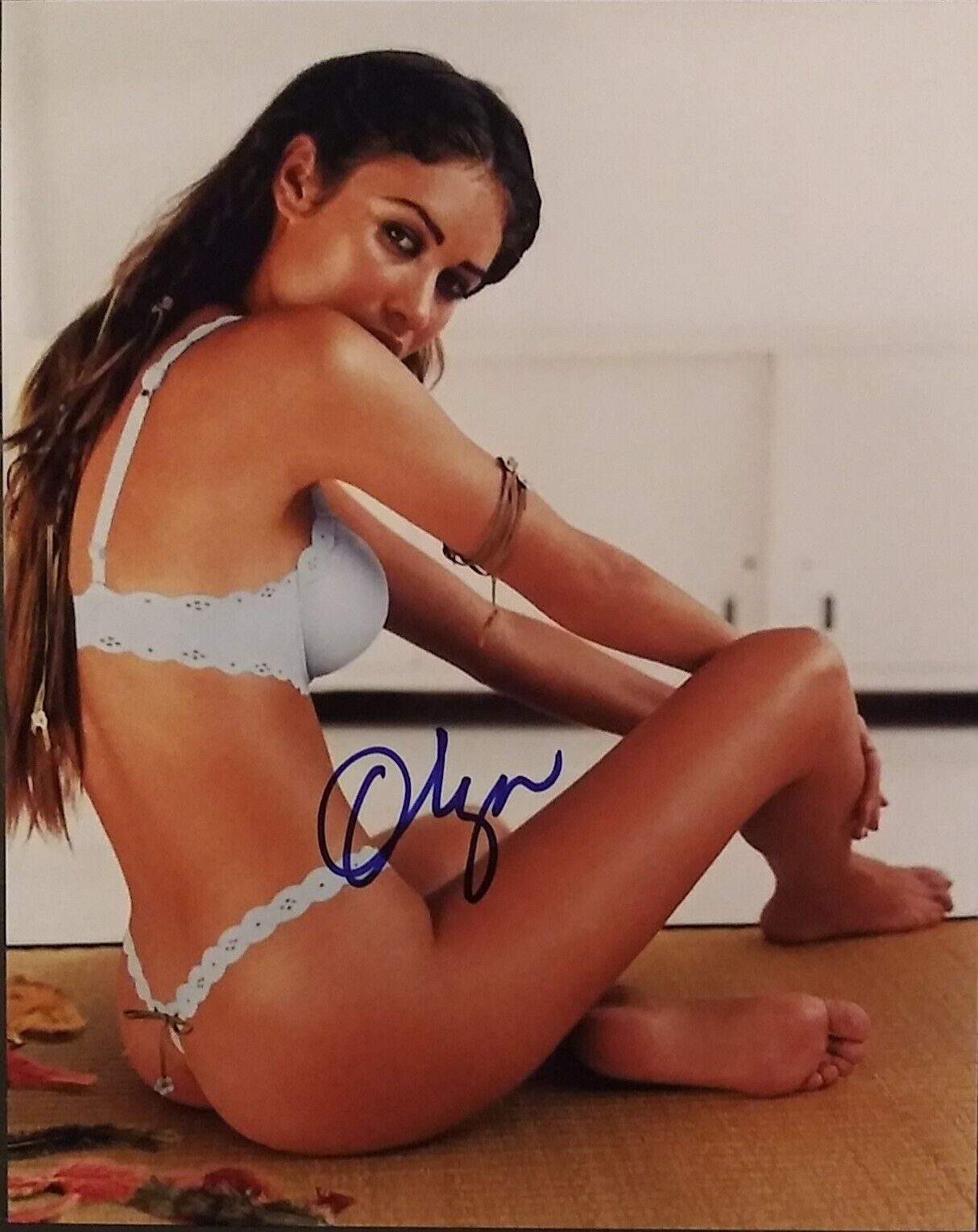 Olga Kurylenko signed 8x10